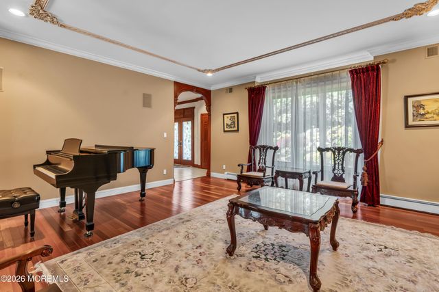 427 Fawns Run, Morganville, NJ 07751
