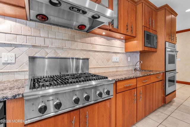 427 Fawns Run, Morganville, NJ 07751