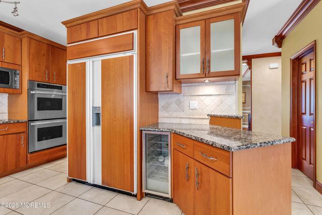 427 Fawns Run, Morganville, NJ 07751