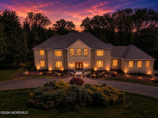427 Fawns Run, Morganville, NJ 07751