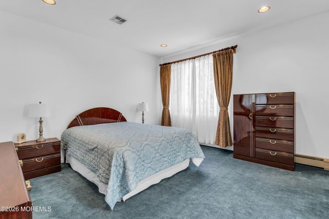 427 Fawns Run, Morganville, NJ 07751