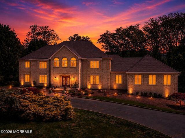 427 Fawns Run, Morganville, NJ 07751
