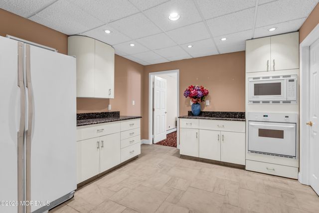 427 Fawns Run, Morganville, NJ 07751