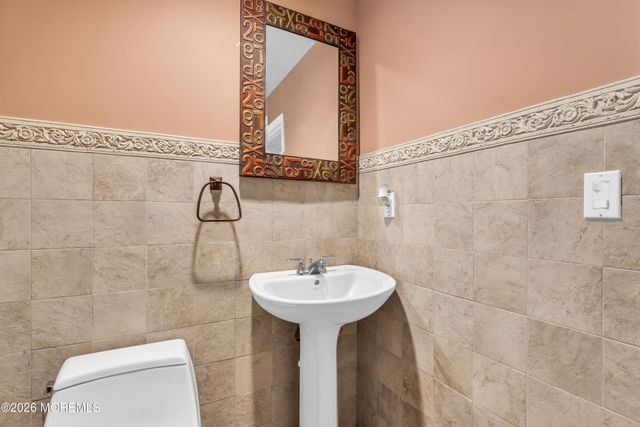 427 Fawns Run, Morganville, NJ 07751