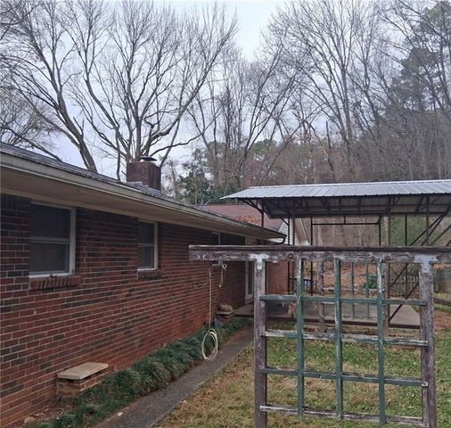 733 Chateau DR, Silver Creek, GA 30173