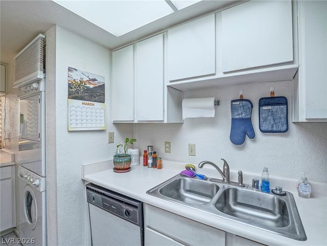 5921 Smoke Ranch Road C, Las Vegas, NV 89108