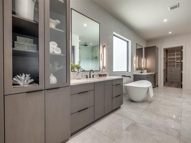 15613 Woodleaf Lane, Edmond, OK 73013