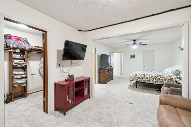 1725 NW Washington Avenue, Piedmont, OK 73078