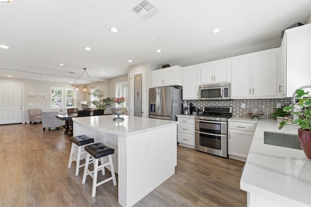 72 Greystone Pl, Pittsburg, CA 94565