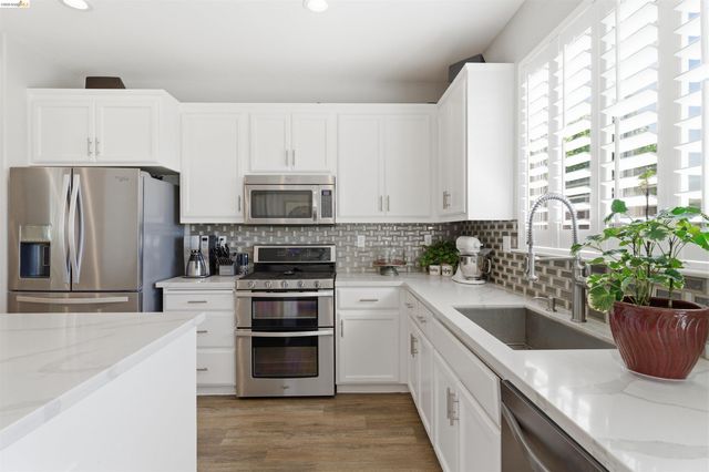 72 Greystone Pl, Pittsburg, CA 94565