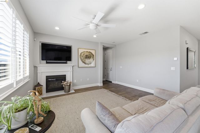 72 Greystone Pl, Pittsburg, CA 94565