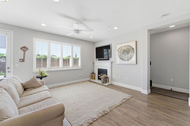 72 Greystone Pl, Pittsburg, CA 94565