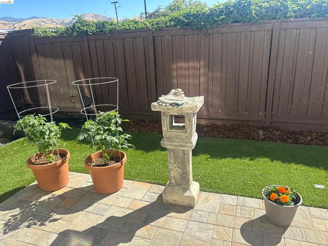 72 Greystone Pl, Pittsburg, CA 94565