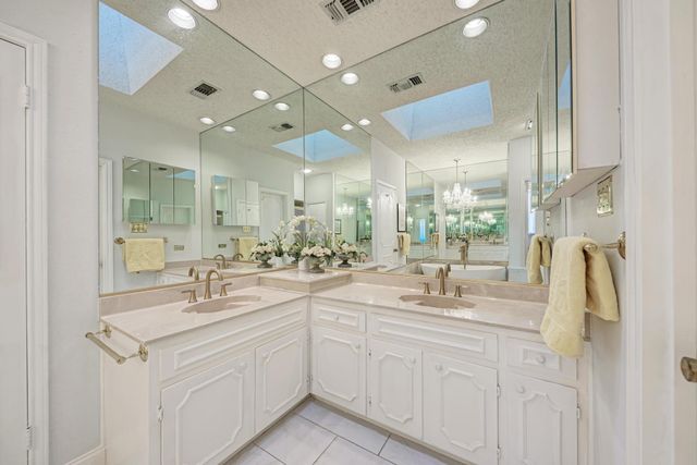 634 Broken Hills DR, Horseshoe Bay, TX 78657