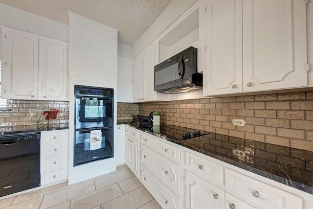 634 Broken Hills DR, Horseshoe Bay, TX 78657