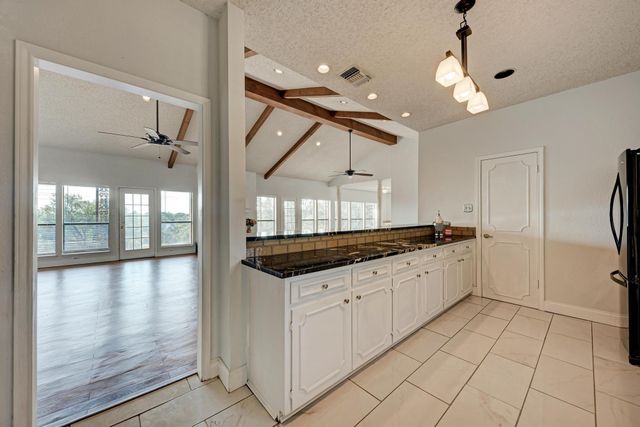 634 Broken Hills DR, Horseshoe Bay, TX 78657