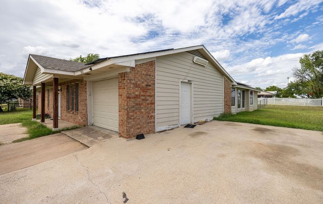 101 Arrowhead Street, Fort Worth, TX 76108