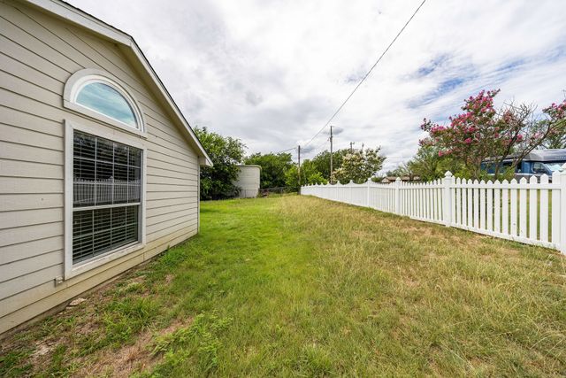 101 Arrowhead Street, Fort Worth, TX 76108