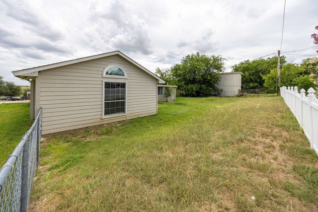 101 Arrowhead Street, Fort Worth, TX 76108