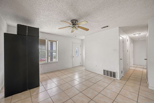 101 Arrowhead Street, Fort Worth, TX 76108