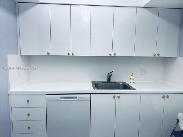 3505 S Ocean Dr 704, Hollywood, FL 33019