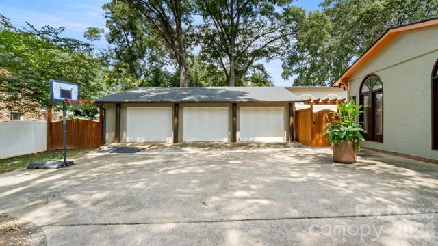 5745 Riviere Drive, Charlotte, NC 28211