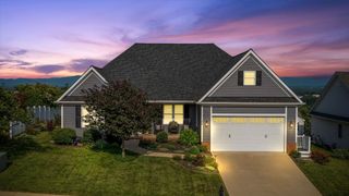 203 STONEWALL JACKSON BLVD, Staunton, VA 24401