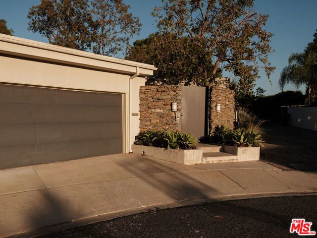 2400 Crest View Drive, Los Angeles, CA 90046