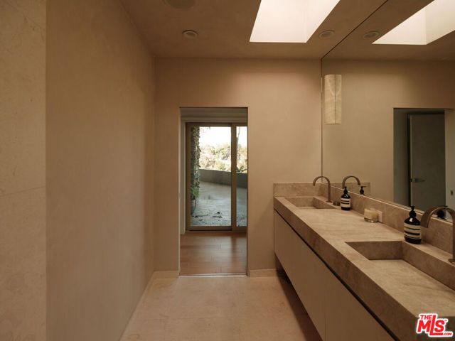 2400 Crest View Drive, Los Angeles, CA 90046