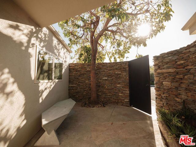 2400 Crest View Drive, Los Angeles, CA 90046
