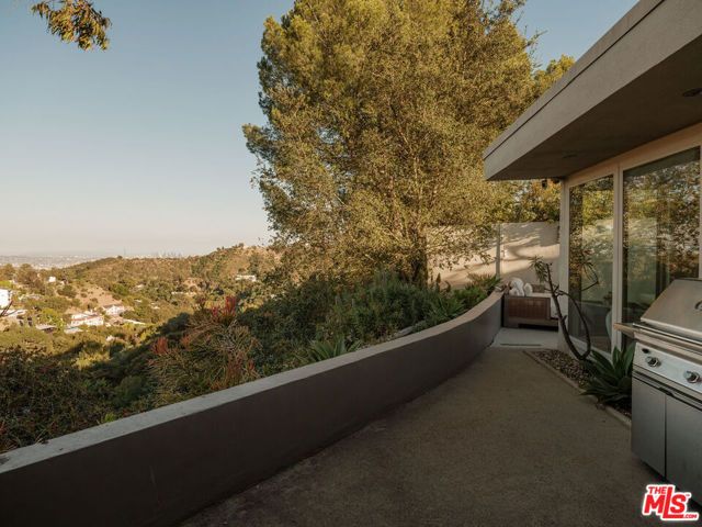 2400 Crest View Drive, Los Angeles, CA 90046
