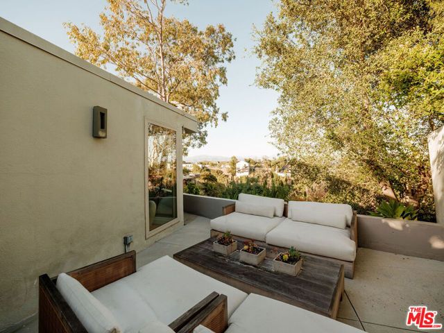 2400 Crest View Drive, Los Angeles, CA 90046