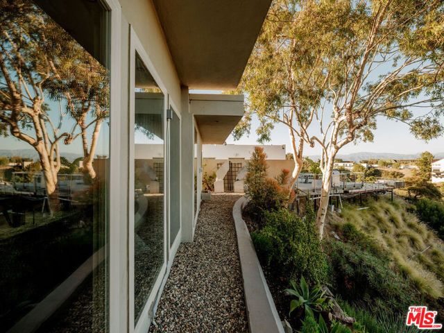 2400 Crest View Drive, Los Angeles, CA 90046