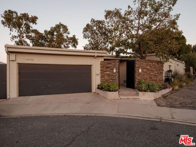 2400 Crest View Drive, Los Angeles, CA 90046