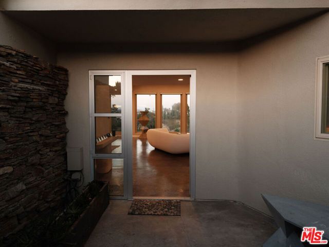 2400 Crest View Drive, Los Angeles, CA 90046