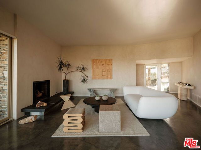 2400 Crest View Drive, Los Angeles, CA 90046