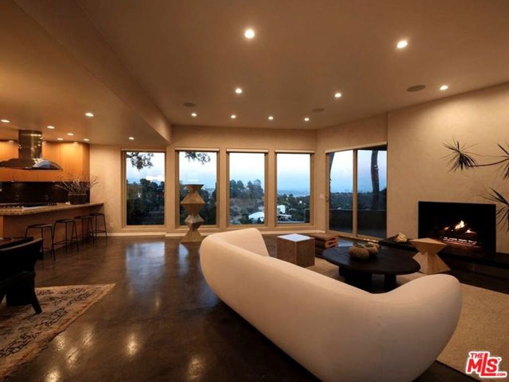 2400 Crest View Drive, Los Angeles, CA 90046