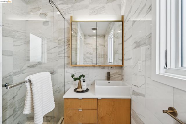 5325 Miles Ave, Oakland, CA 94618