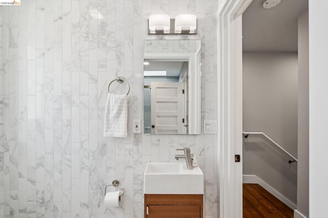 5325 Miles Ave, Oakland, CA 94618