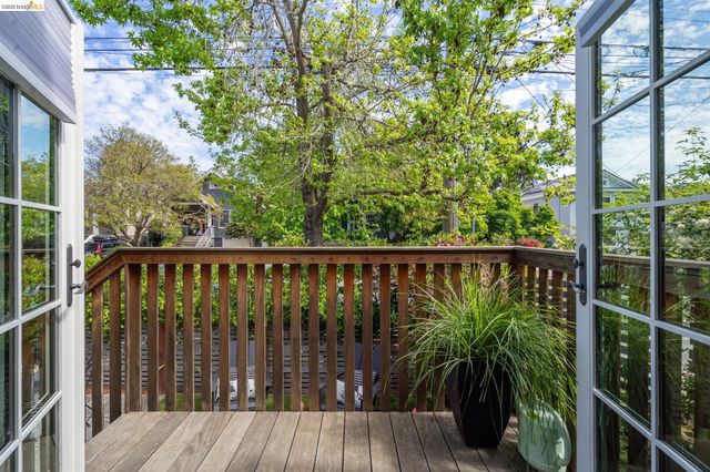 5325 Miles Ave, Oakland, CA 94618