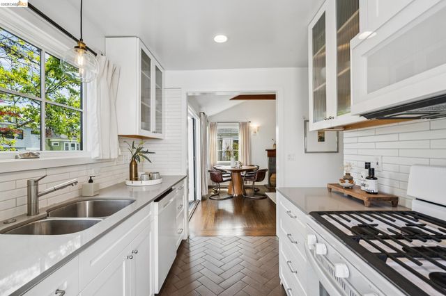 5325 Miles Ave, Oakland, CA 94618