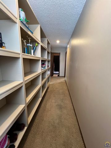 4643-4645 SW 8th Ave, Topeka, KS 66606