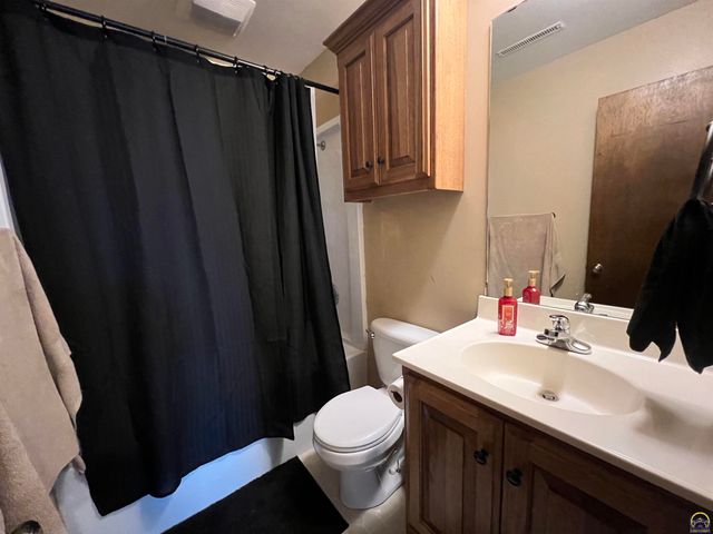 4643-4645 SW 8th Ave, Topeka, KS 66606