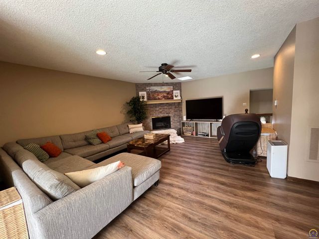 4643-4645 SW 8th Ave, Topeka, KS 66606