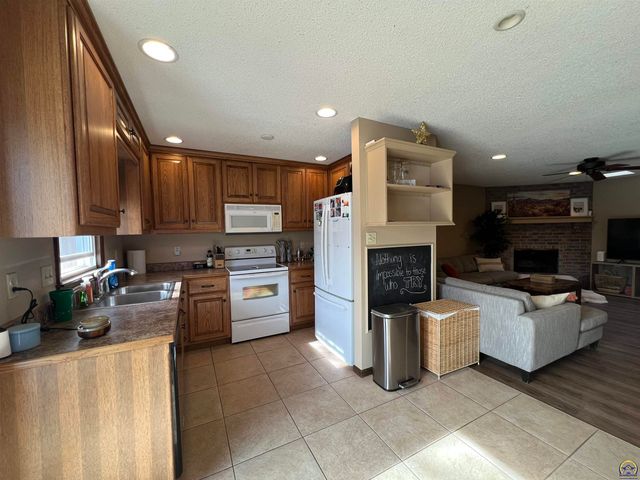 4643-4645 SW 8th Ave, Topeka, KS 66606