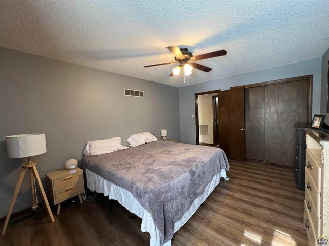 4643-4645 SW 8th Ave, Topeka, KS 66606