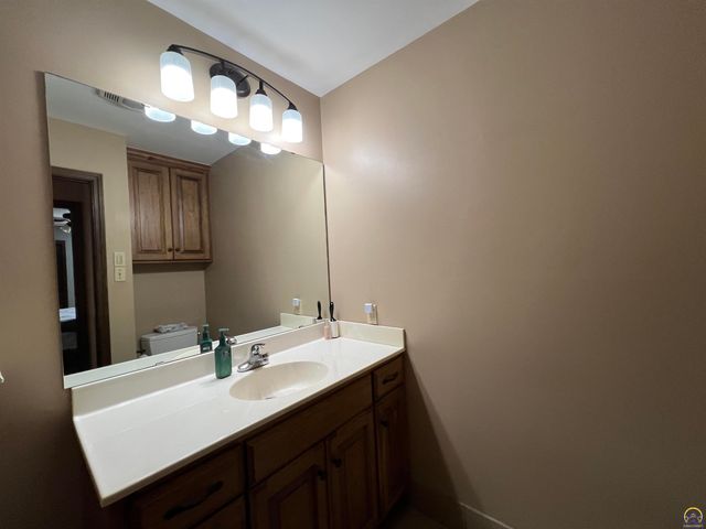 4643-4645 SW 8th Ave, Topeka, KS 66606