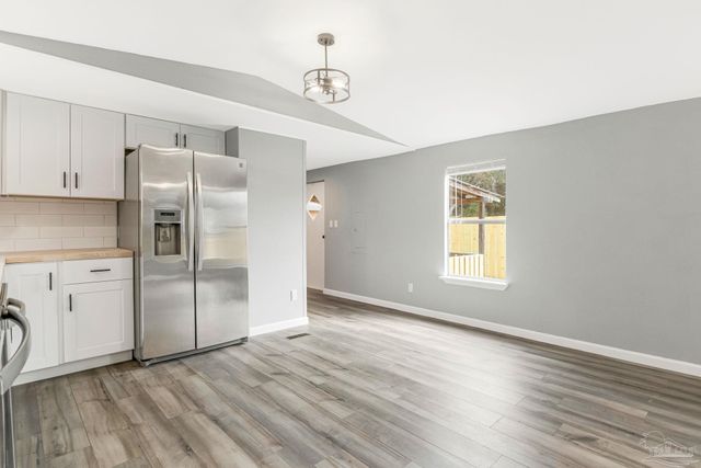 5658 Government Dr, Gulf Breeze, FL 32563