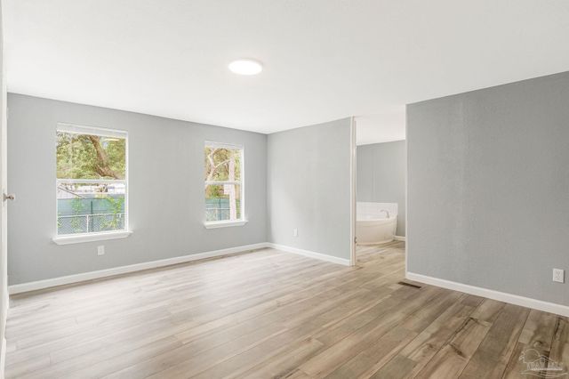 5658 Government Dr, Gulf Breeze, FL 32563