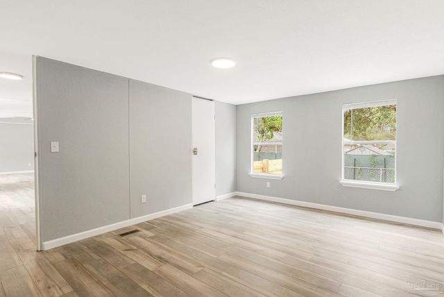 5658 Government Dr, Gulf Breeze, FL 32563